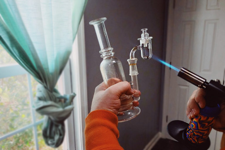 A Complete Guide To Popular Cannabis Smoking Pipes And Devices